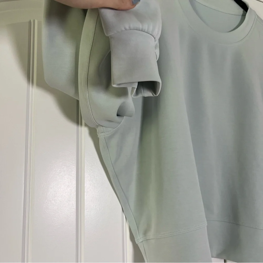 Lululemon Perfectly Oversized Cropped Crew in Sheer Blue Softstream Size 10 - Picture 3 of 8